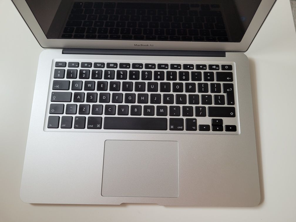 Mac Book Air z 2017.