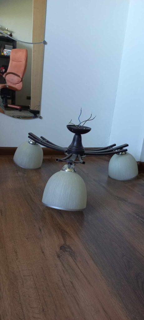 Lampa sufitowa na trzy żarówki