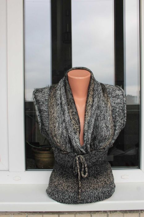 Жилетка в’язана тепла