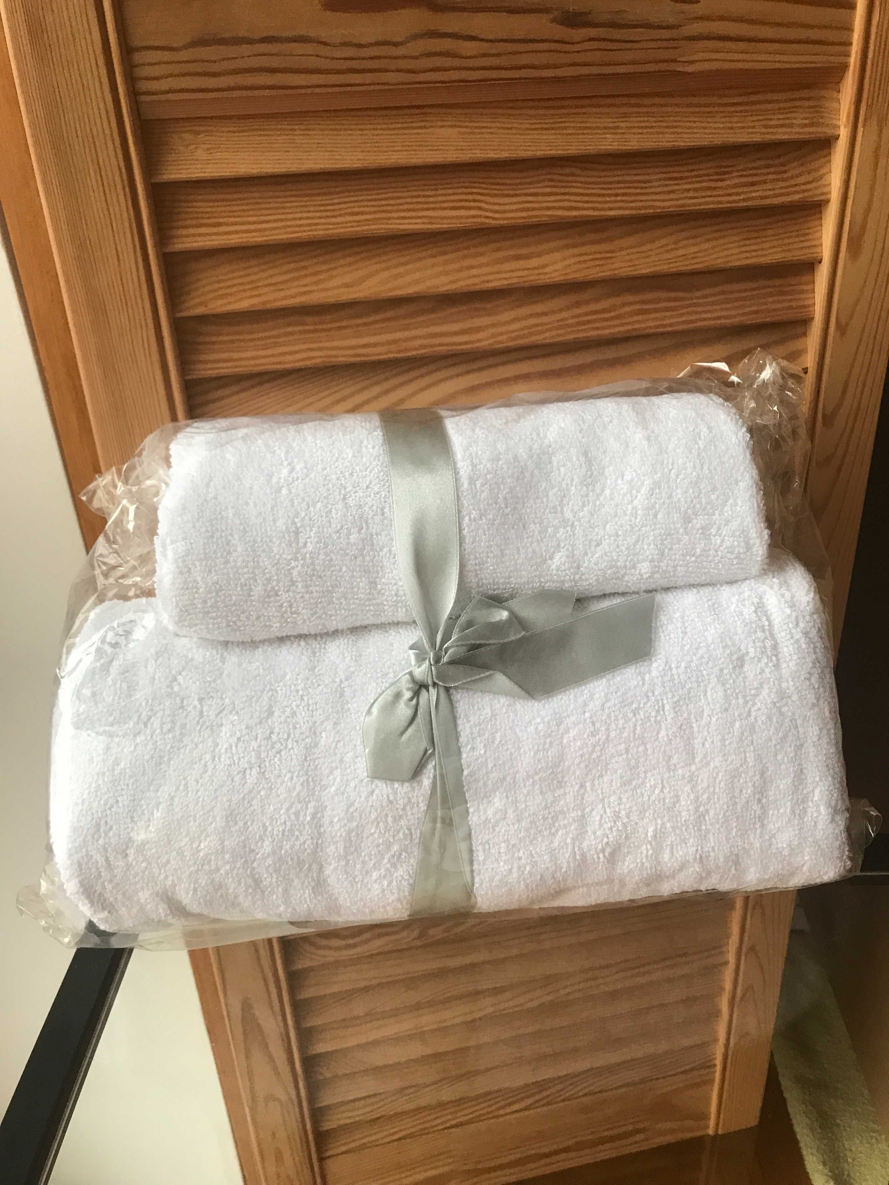Komplet białych ręczników