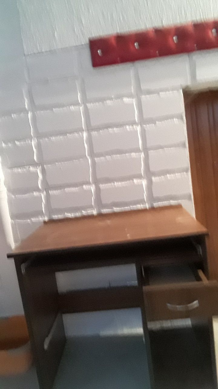 Продам столик в гарному стані