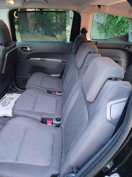 Peugeot 5008 2013 року