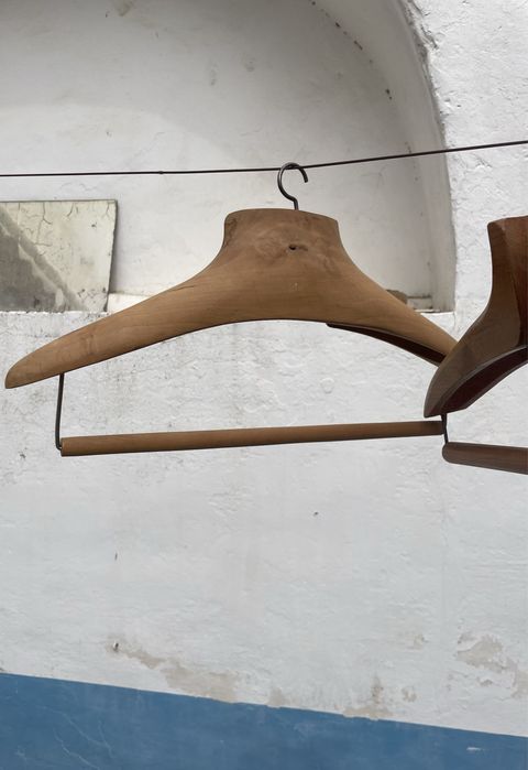 Cabides antigos de madeira