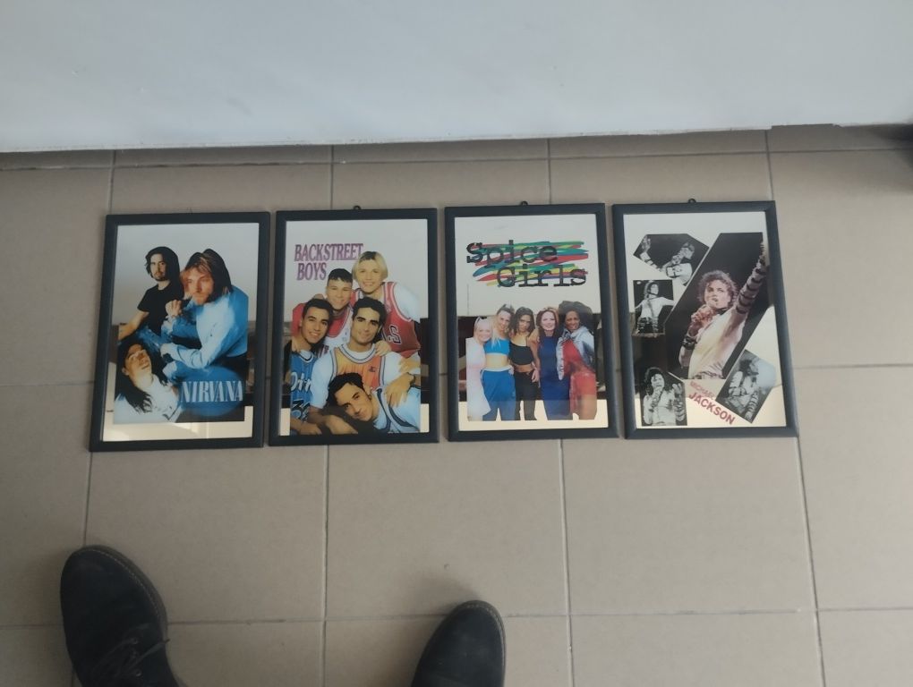 Vários Quadros espelhados de músicos dos anos 90