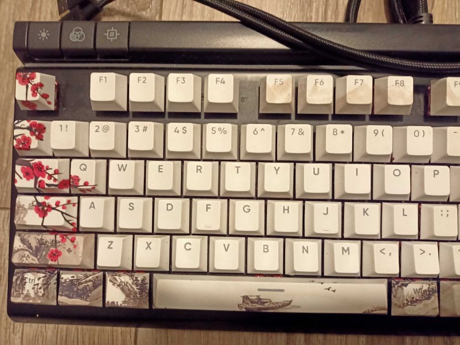 Klawiatura hyperx alloy elite 2 +, keycapy plum blossom