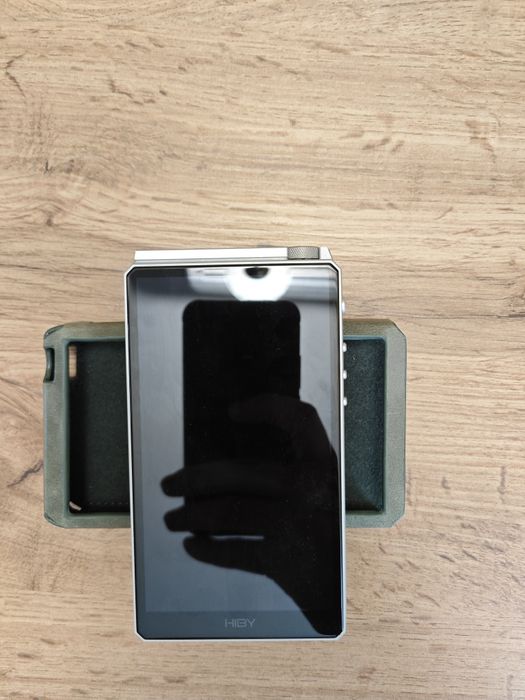 Плеер hiby r6 2020 в идеальном состоянии+ кожаный чехол.