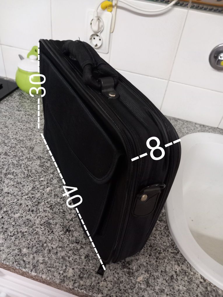 MALA PARA PC e viagem.compartimento para pc e outro para roupa,etc.