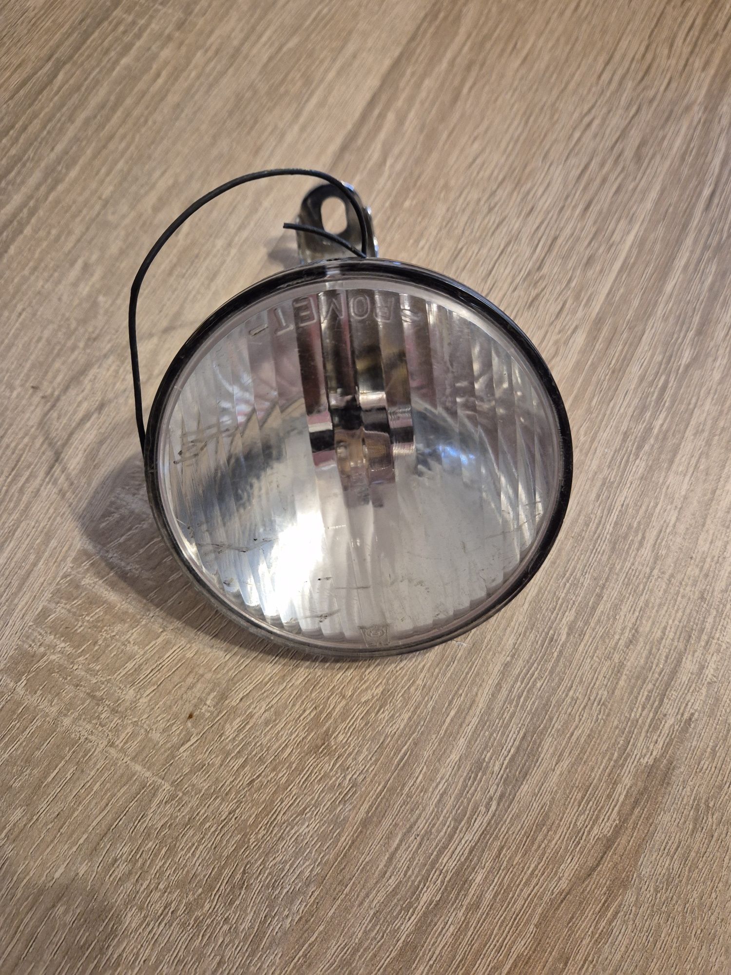 Dwie stare lampy rowerowe