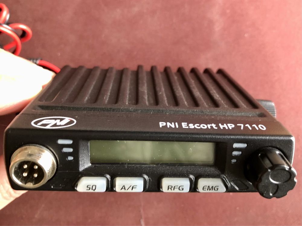 Rádio CB PNI Escort HP 7110 ASQ 4W 12V e antena magnética President