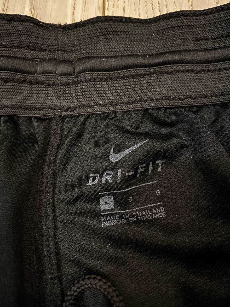 спортивні шорти Nike Dri-Fit
 чол L дит XXL