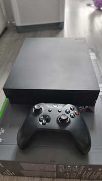 Xbox One X 1TB z grą i padem + oryginalne pudełko