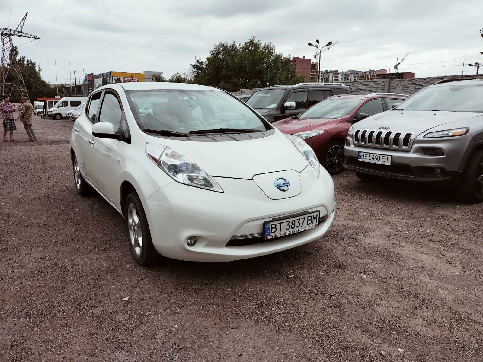 Nissan Leaf 2011 року 24KW Повна комплектація!