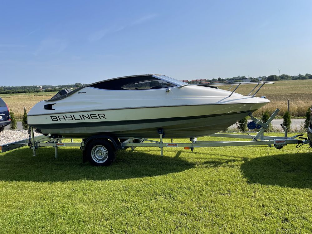 Łódź Motorowa z kabiną, Motorowka, Bayliner Capri z silnikiem