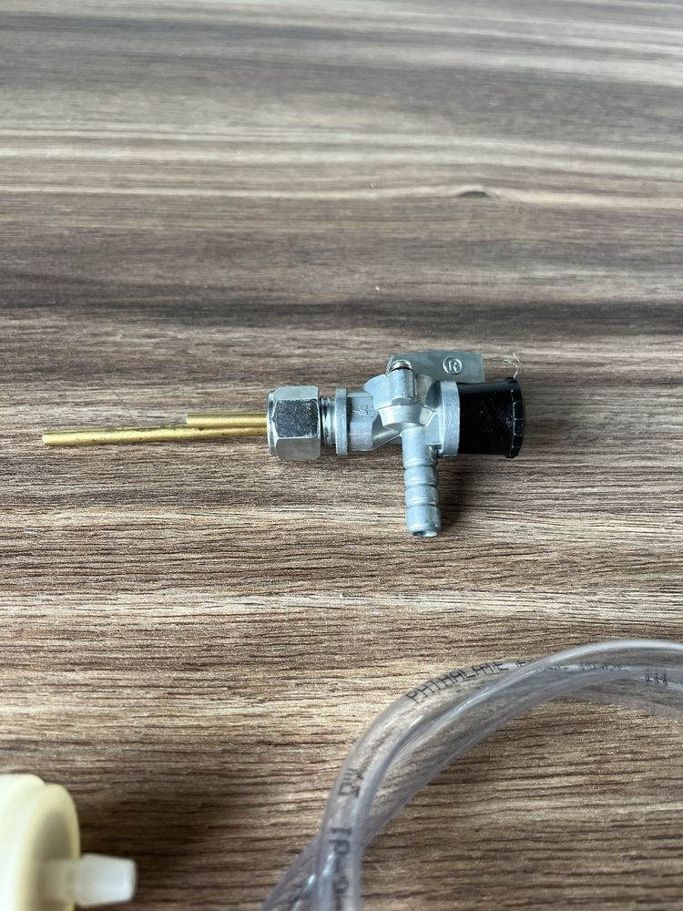 NOWY KOMPLETNY kranik paliwa WSK 125 WFM M06