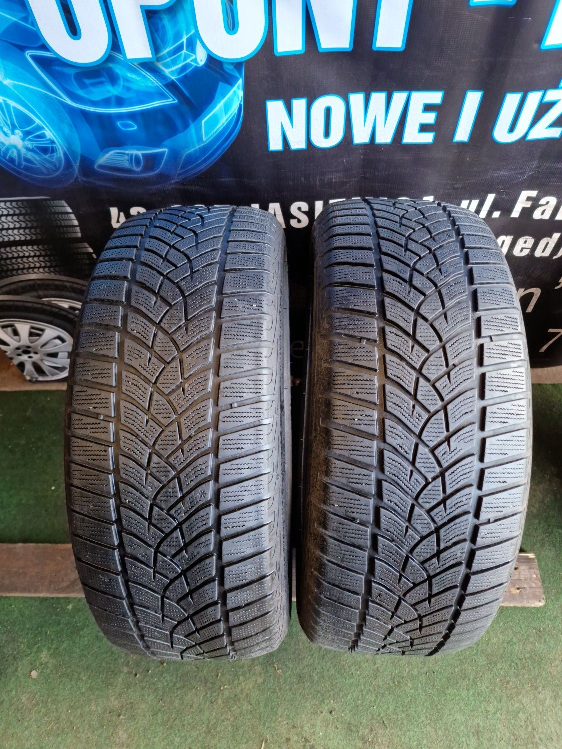 Opony zimowe 235/50/19 Goodyear ładna Para 2019