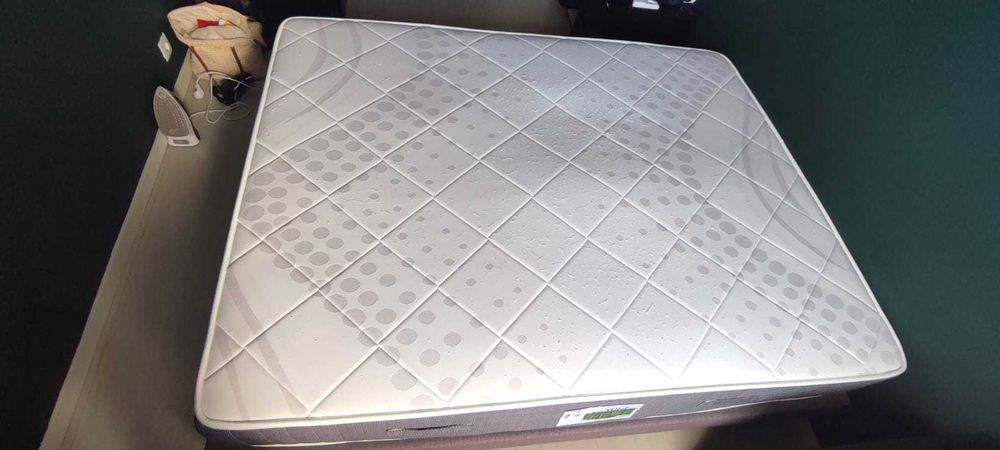 Cama de casal + Colchão ortopédico = 100 euros