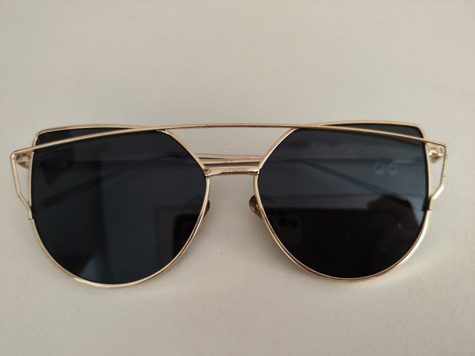 Солнцезащитные очки Bananahall Cat Eye Ауки с золотой оправой черные