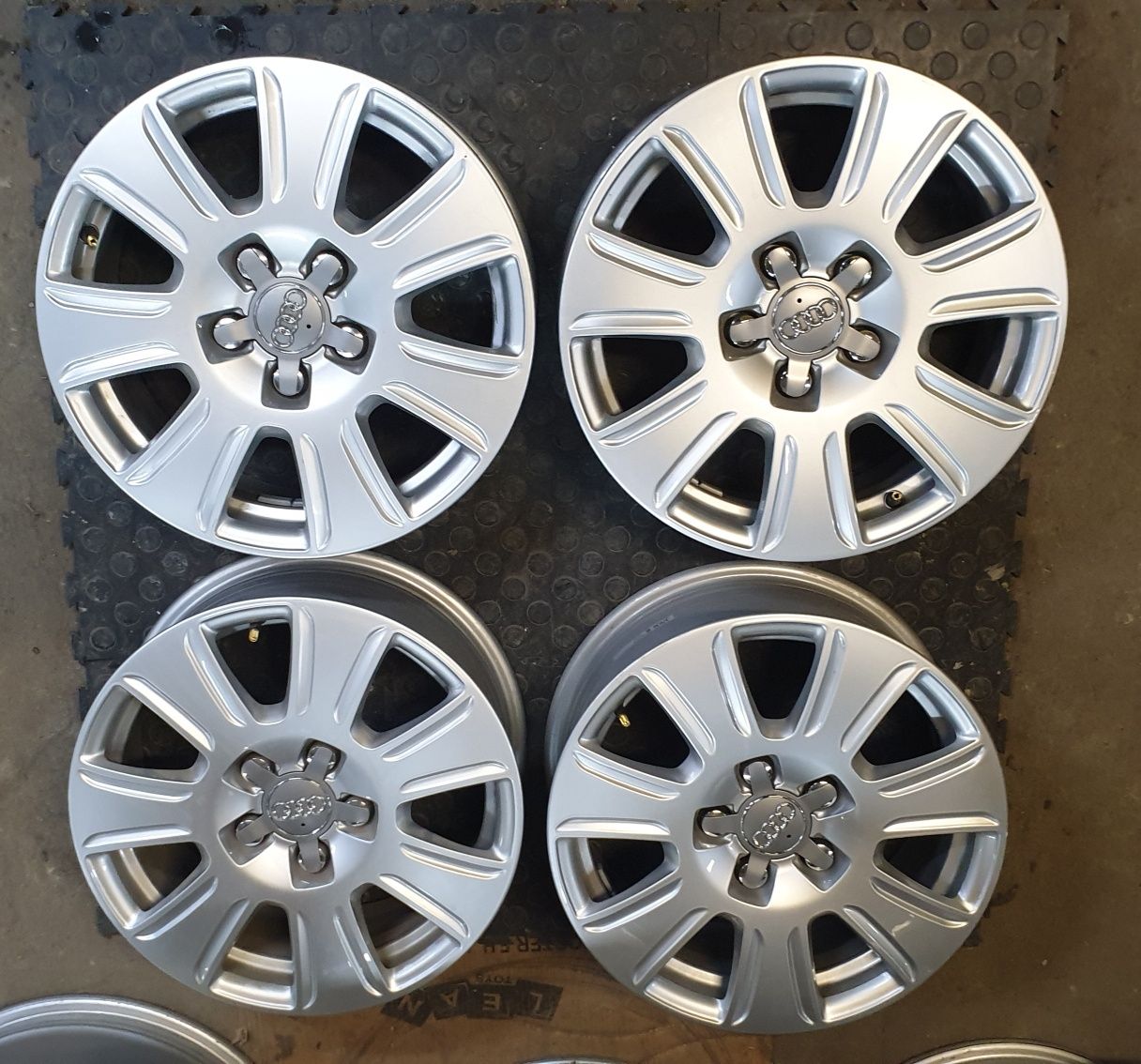 Felgi Aluminiowe 5x112 6,5Jx16 ET 33 Audi Q3 A3 A4 A6