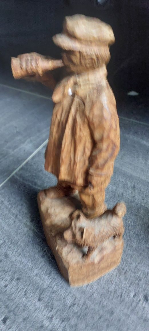 Piękna stara rzeźba z drewna