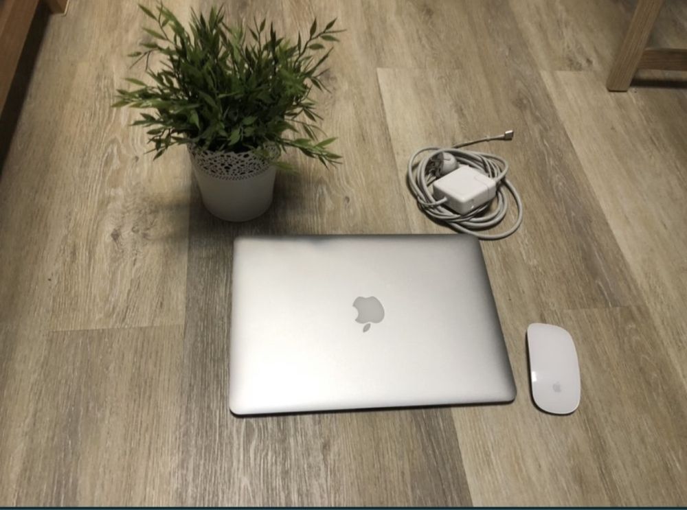 MacBook Air (13-inch) - Como novo