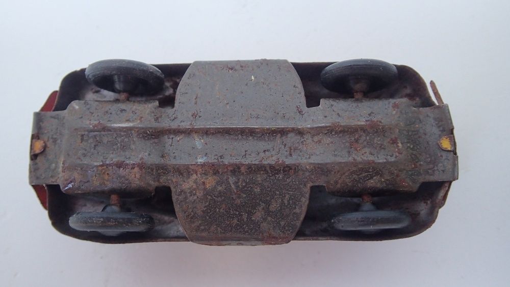 Carrinho antigo em chapa