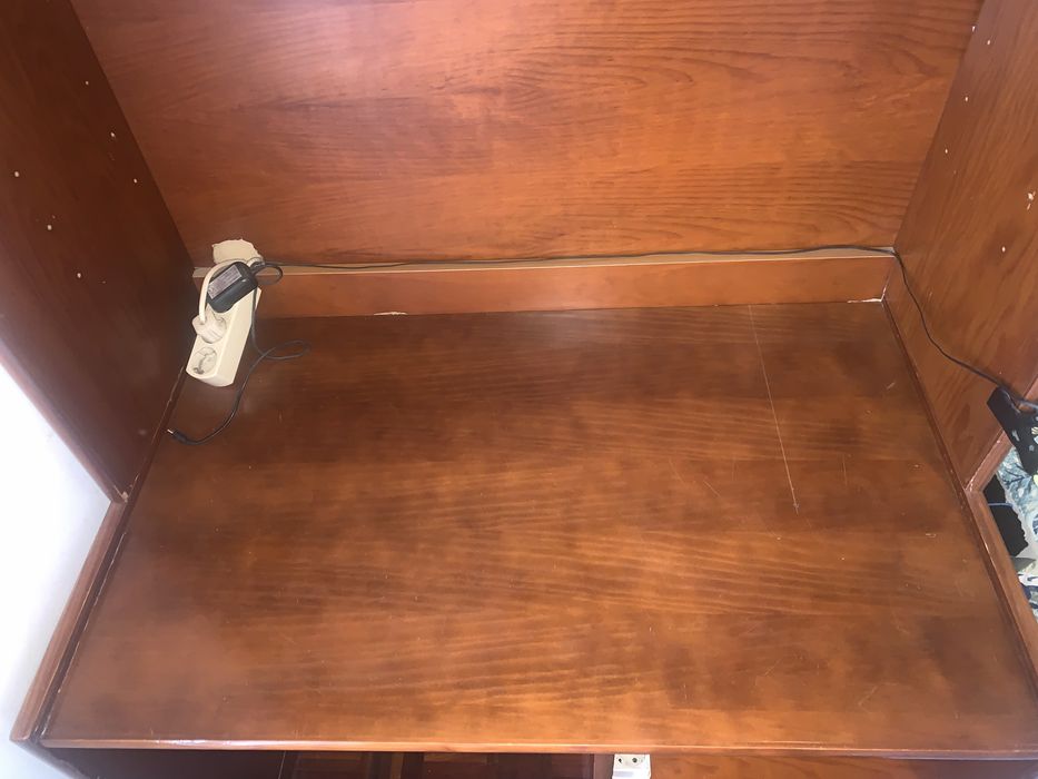 Secretária com estante