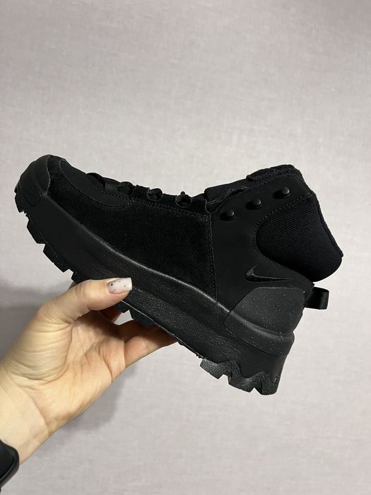 Ботінки Nike нові, розмір 38,5