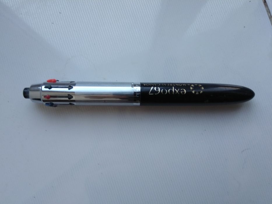 Многоцветная шариковая ручка