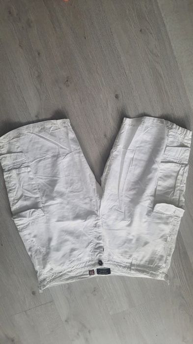 Spodnie krótkie białe