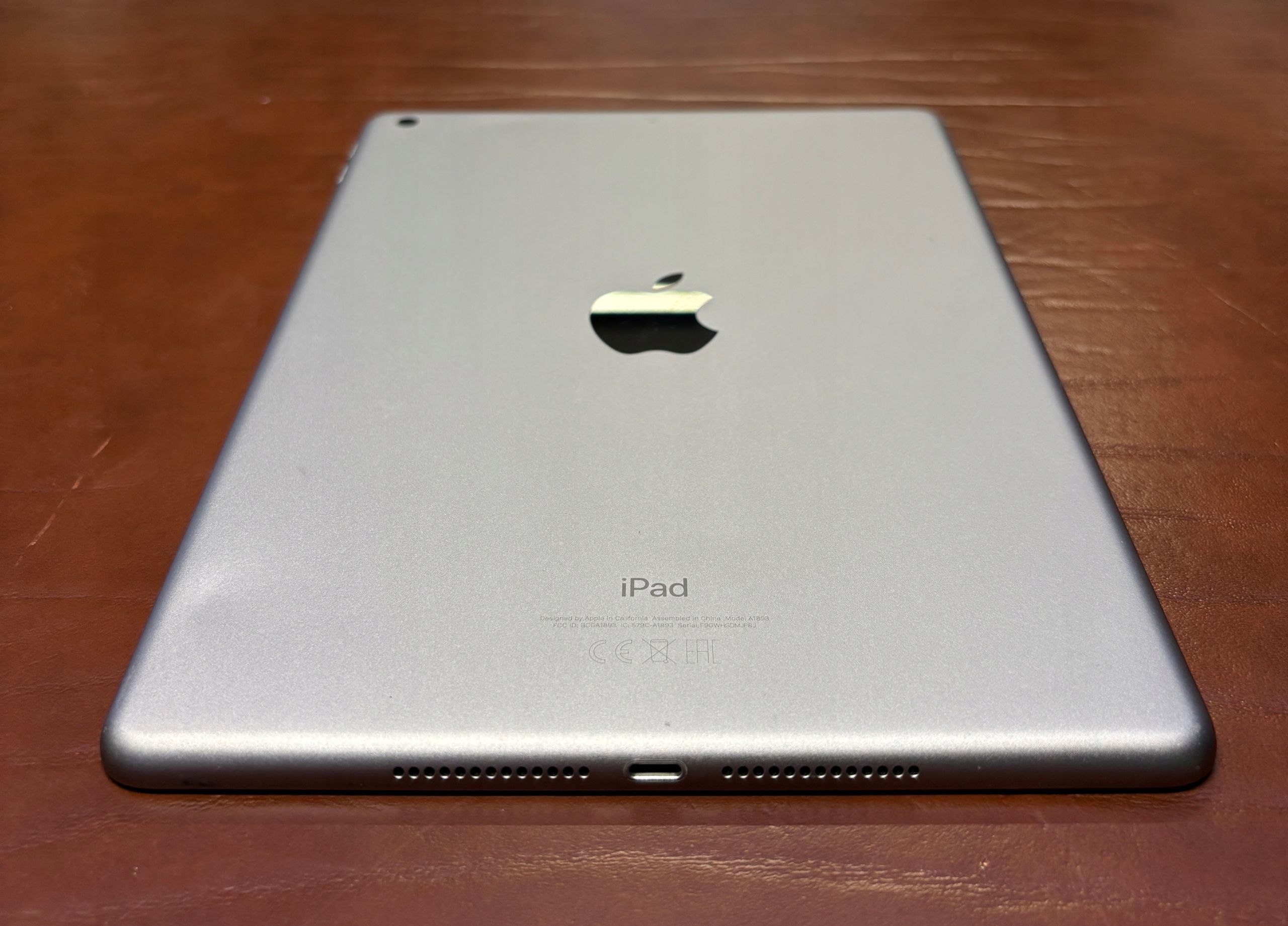 Tablet Apple iPad 6 Generacji A1893 9,7" 2 GB / 32 GB WIFI Space Gray