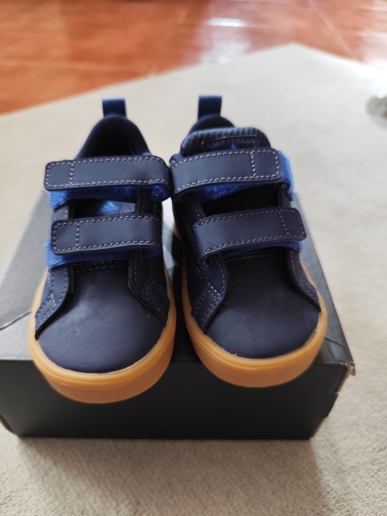 Sapatilhas adidas tamanho 22