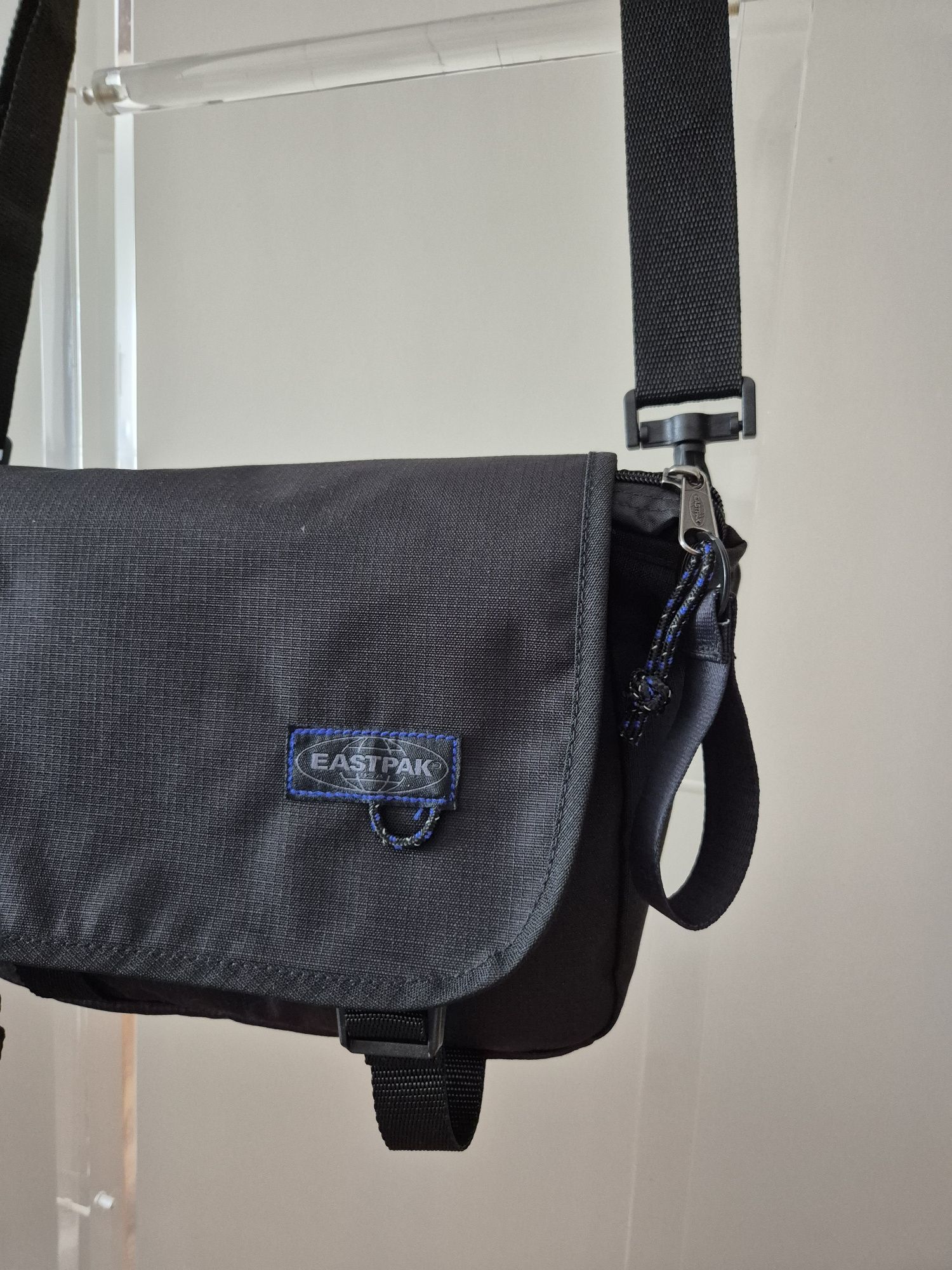 Eastpak bolsa tiracolo (novo)