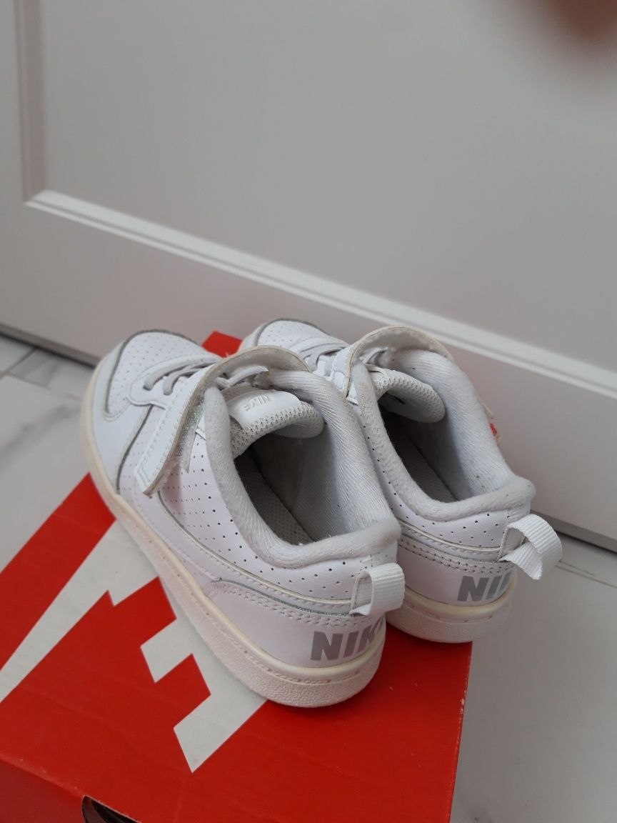 Nike Court borough low adidasy buty sportowe na rzepy 27 białe