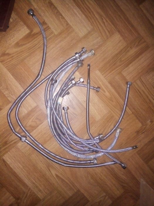 Продаю  стойки, трос для прочистки, заглушки для карниза