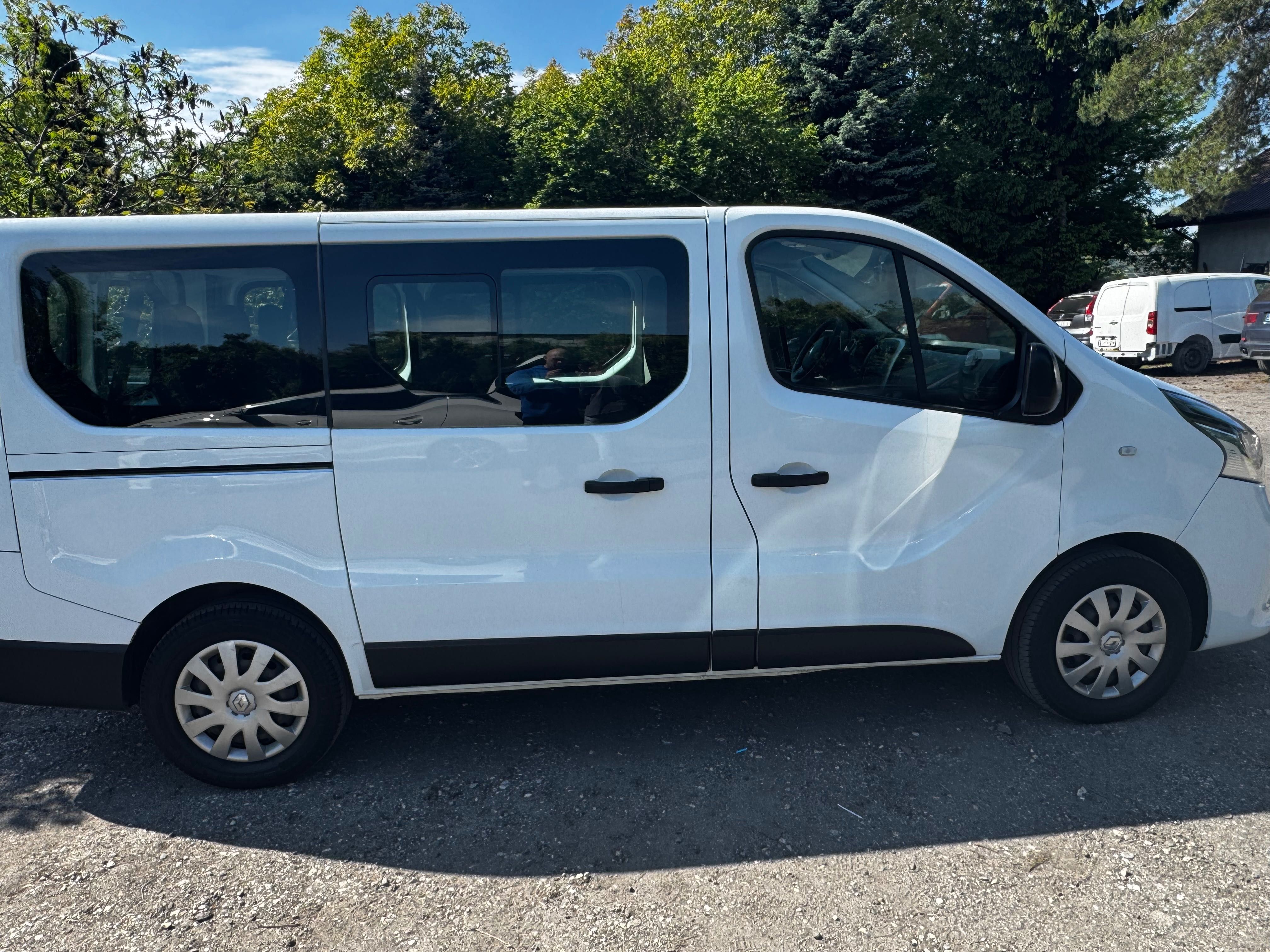 Wynajem 9-osobowego busa – idealny na wyjazdy grupo