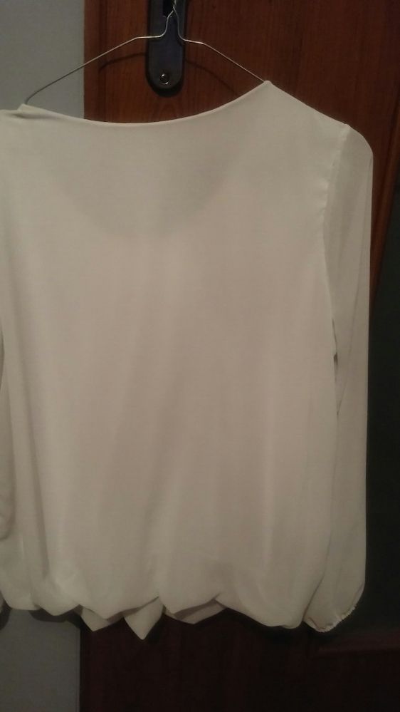 Elegancka bluzka z naszyjnikiem rozm. L