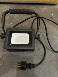 Reflektor, naświetlacz warsztowy LED przenośny SLIM 20W Volteno