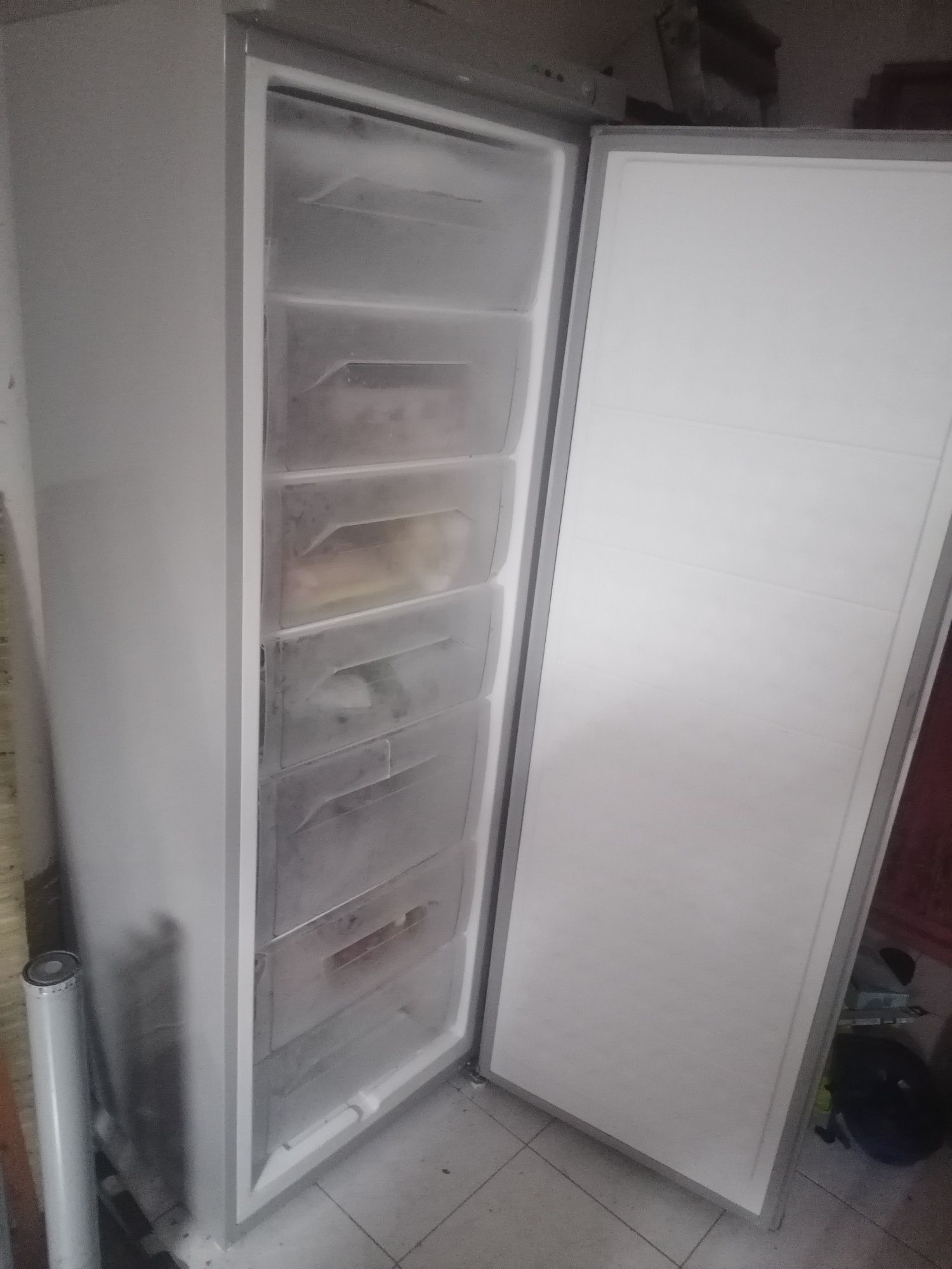 Congelador arca vertical 240L JOCEL