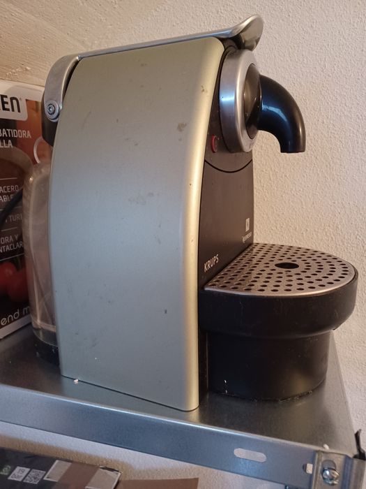 Maquina cafe nespresso avariada