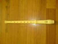 Flet prosty 33 cm kolor kość słoniowa 8 otworów PZPM MUZA