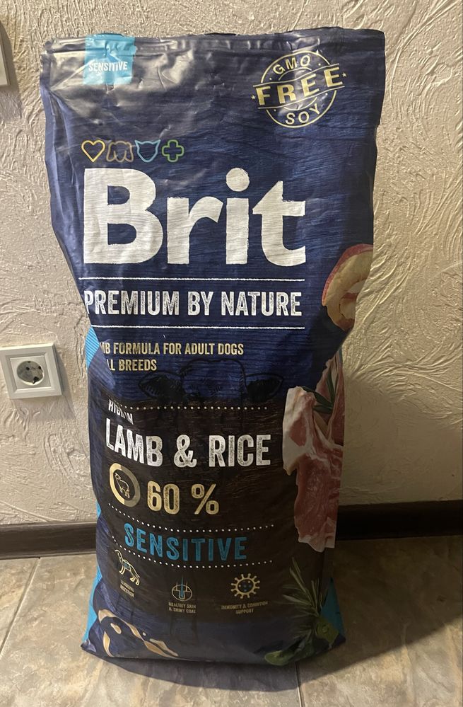 Сухий корм для дорослих собак Brit Premium Sensitive Lamb
