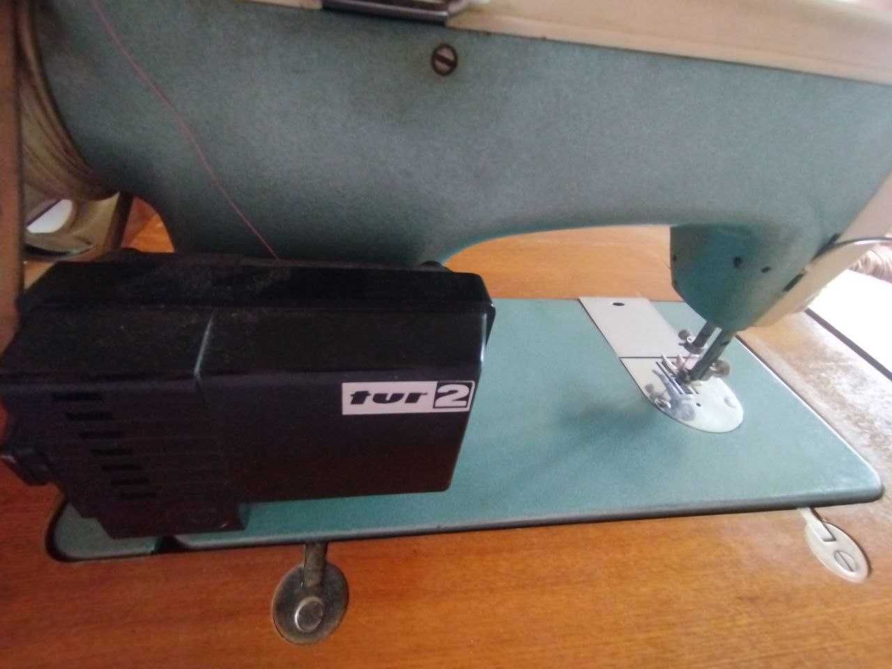 Стара швейна машинка Чайка