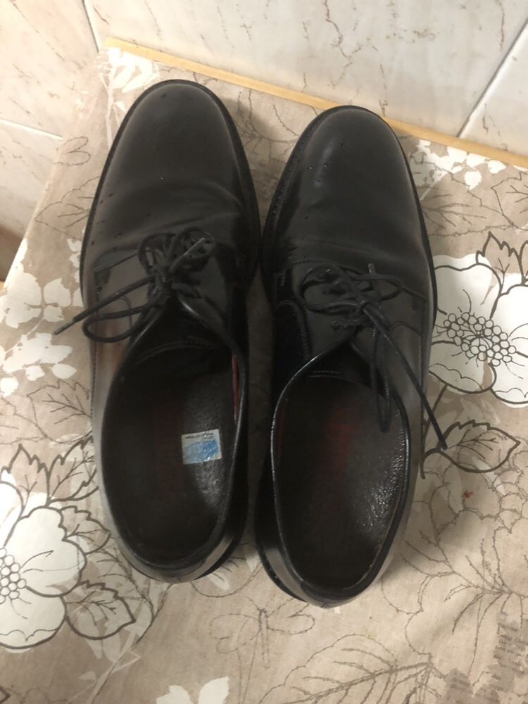 Vende sapatos pretos 40