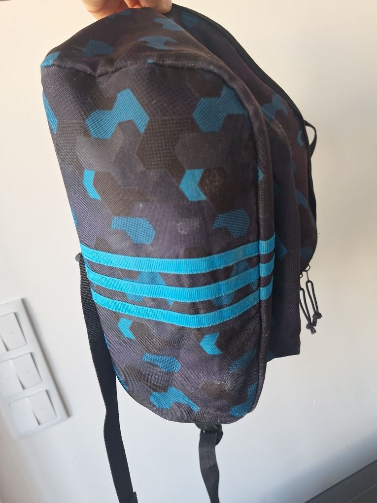 Mochila Adidas, tamanho médio