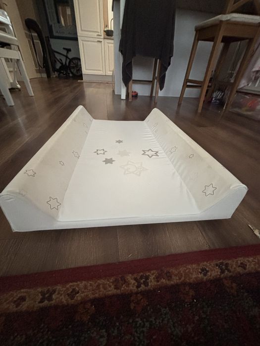 Krzeselko ikea + przewijak