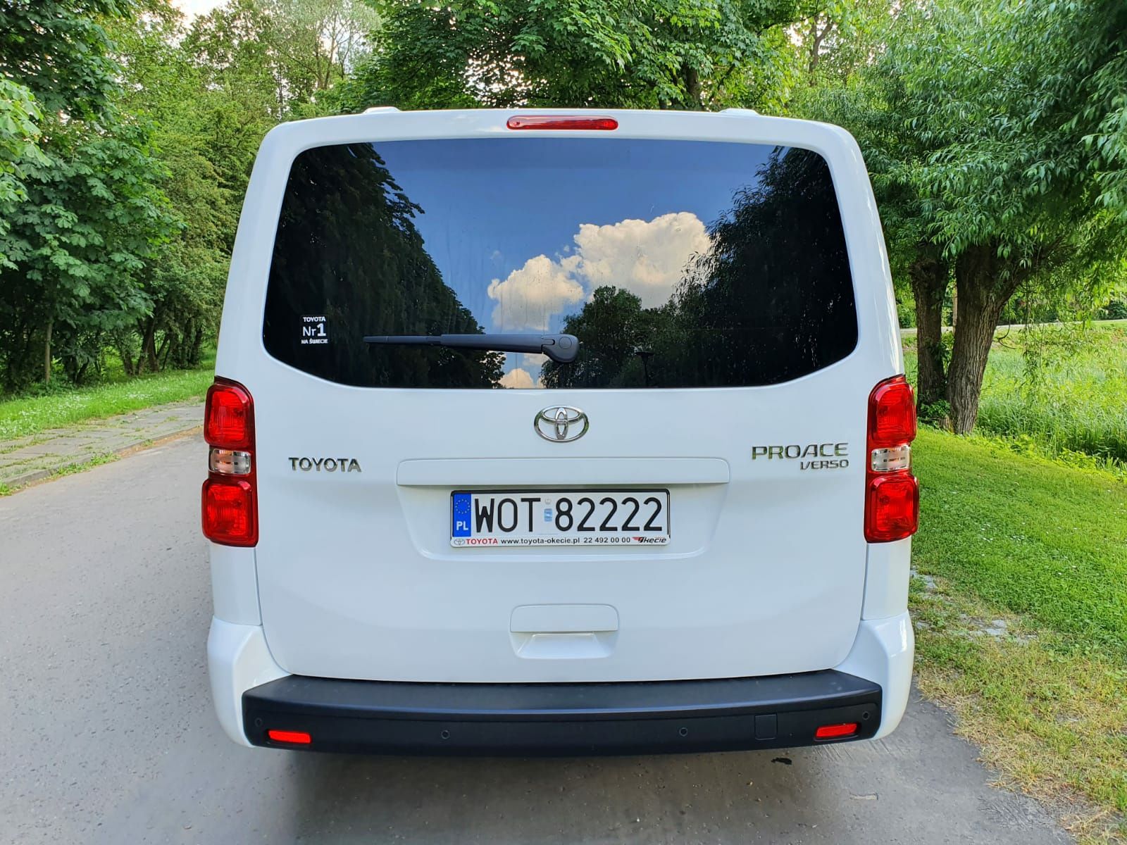 Wynajem Wypożyczalnia Toyota Proace Automat busa busów 9 osobowych