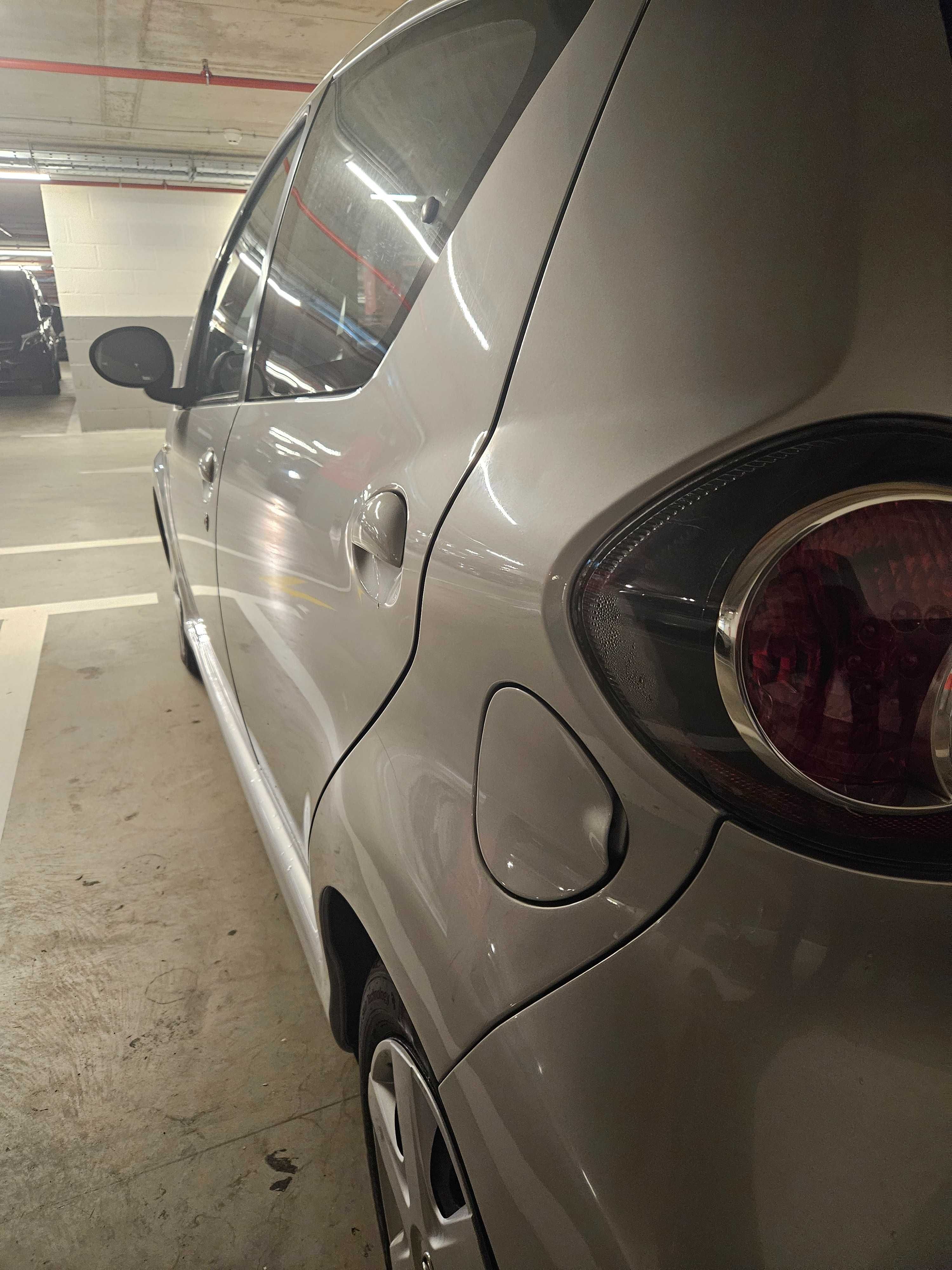 Toyota Aygo 4 portas com AC
