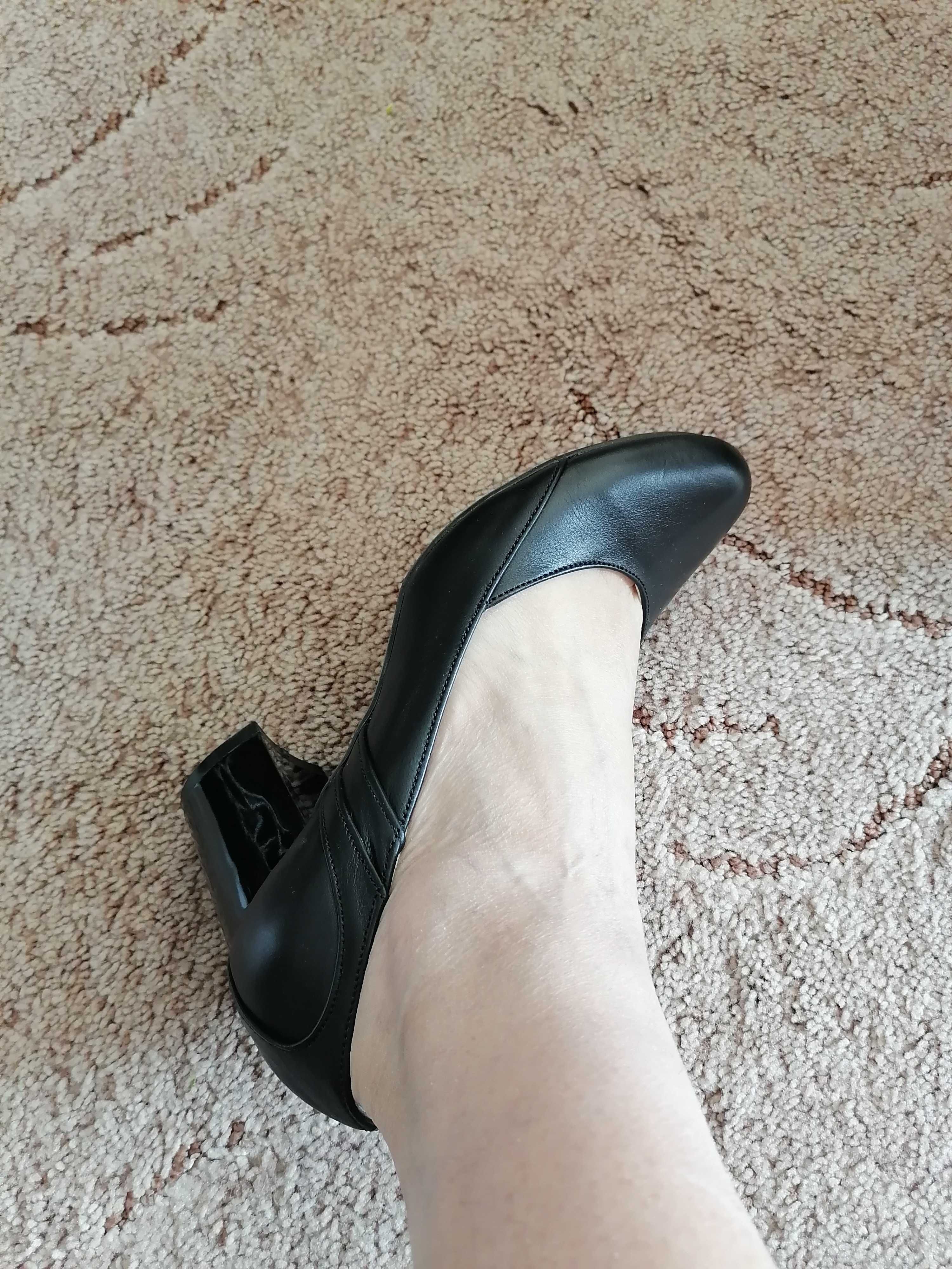 Женские туфли, кожа