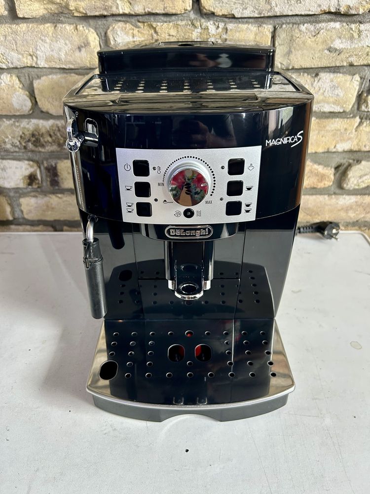 Delonghi Magnifica S ECAM 22.110 B Кофемашина