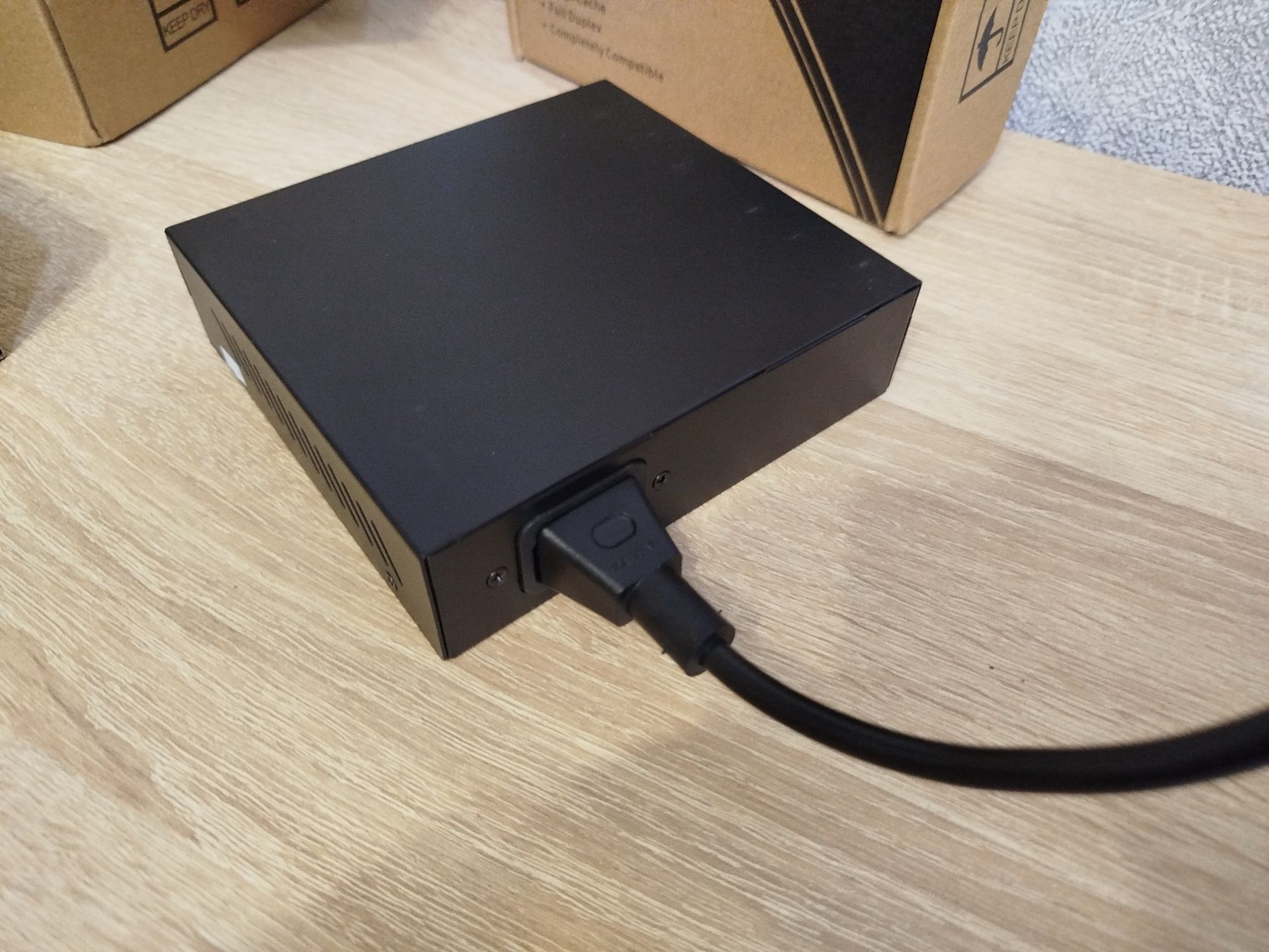 PoE свитч 4+2 (шесть портов) активное ПоЕ , 48v